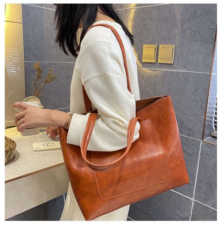 Women's stylish versatile large capacity 2025 autumn trend new shoulder handbag fashionable tote bag