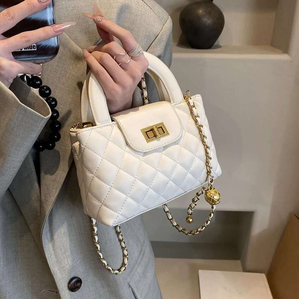 2025New Arrivalfrenchniche Stylequilted Chain Women's Trendy Fashionsatchel Bag