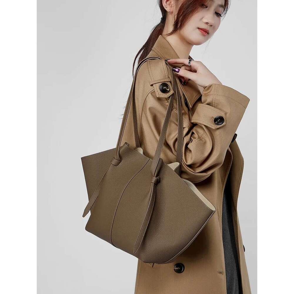 100% Genuine Leather Women Shoulder Cowhide Large Capacity Tote Women's Fashion Commuter Bat Bag Bag For Shopping