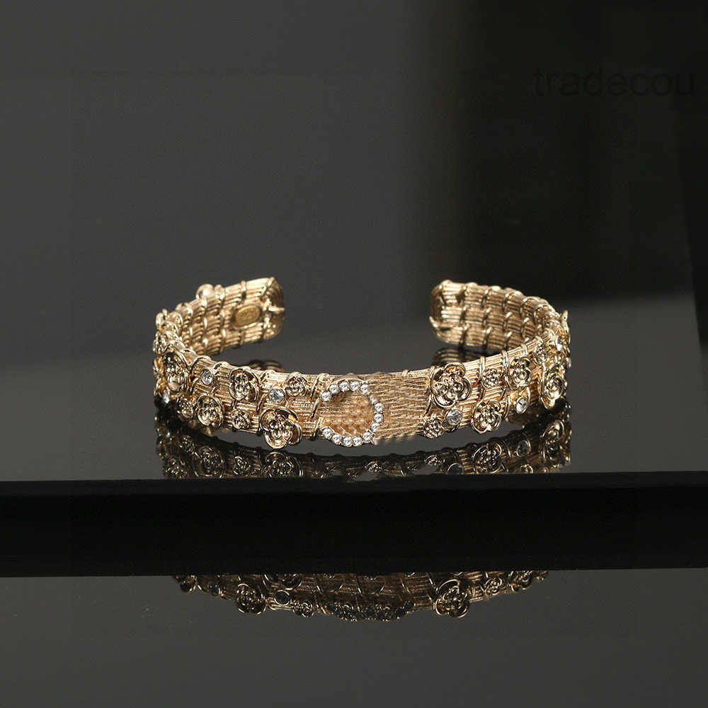 Luxury Bangle Bracelet Premium Diamond Pearl Fine Jewelry Classic Designer C women men Couple Charm Bracelets ccity ghgh564