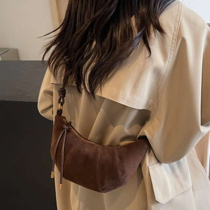 Veet Material Zipper 2025 High Quality Shoulder Crossbody Solid Color Simple Soft Western Style Handbag Retro Small Bag