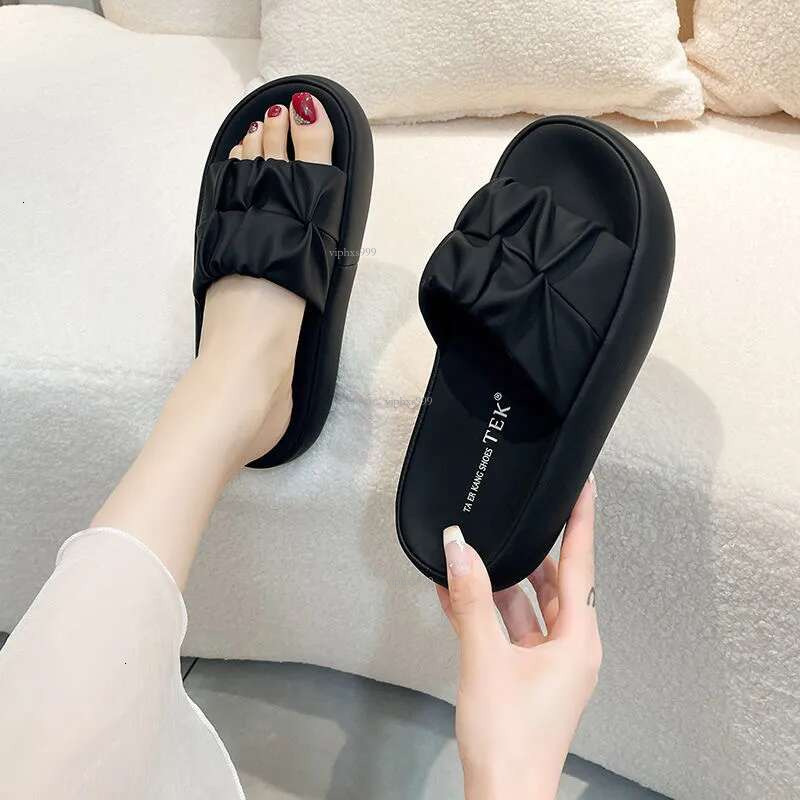 2025 New Designer Sandals Outdoor Leather One-piece Slippers Women Sandals Beach Shoes Thick Soled Indoor Slippers