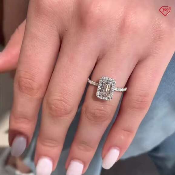 Luxury Moissanite Ring 14k/18k Solid Gold Halo Setting Paved 2.5ct Emerald VVS Moissanite Engagement Ring for Women