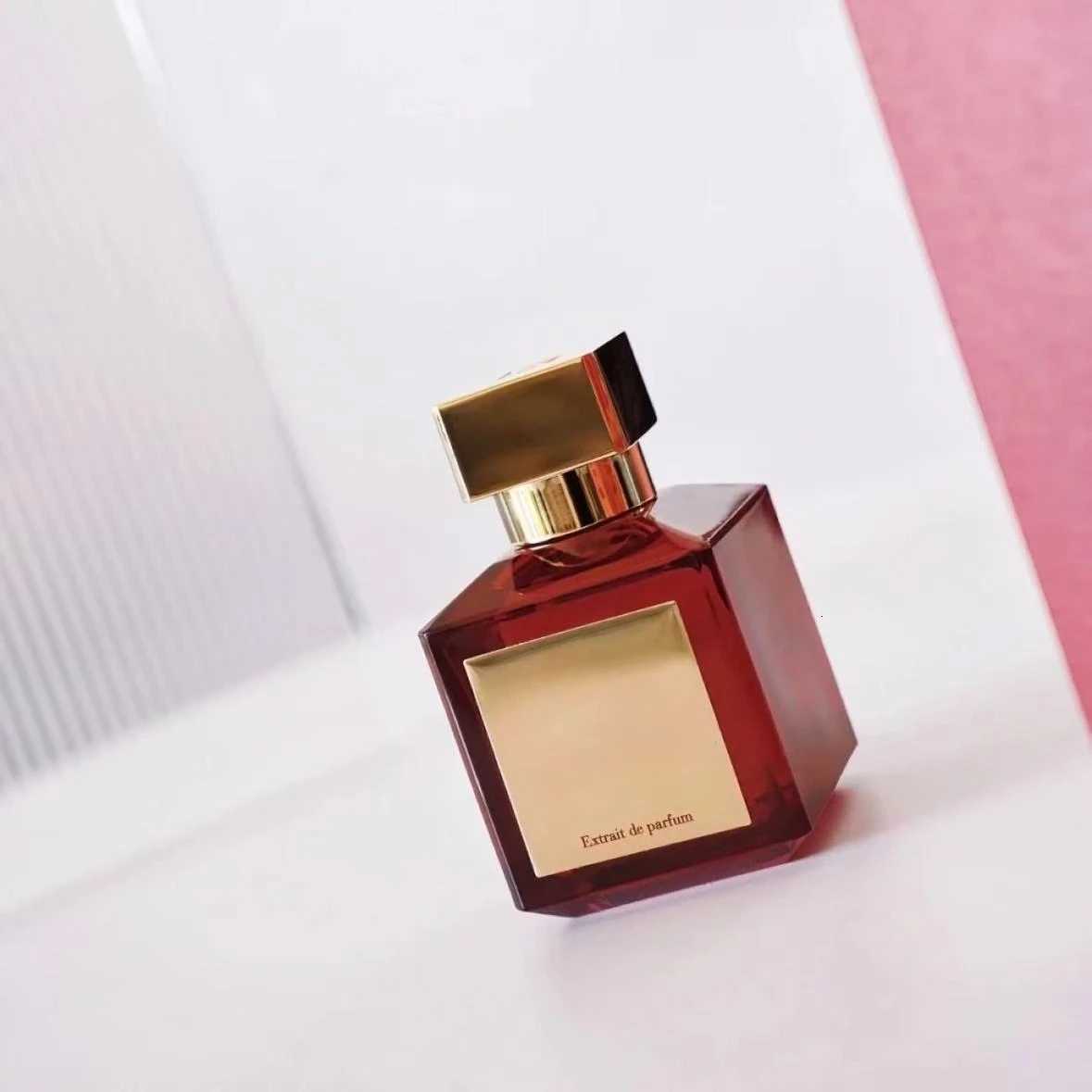 70ML High Quality Brand Perfume Fresh floral scent with luxurious woody notes Alluring Womens Body Spray Suitable for datingT251113