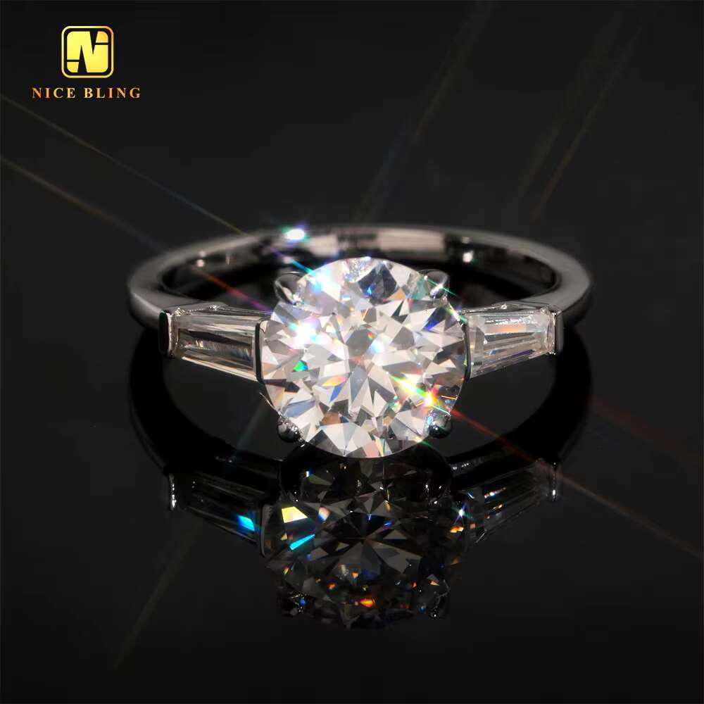 Trendy Jewelry Iced Out Diamond Wedding Rings Women 925 Silver 9mm Round Brilliant Cut Moissanite Engagement Ring for Women