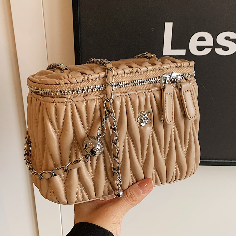 2025S Designer Women S Bag Wrinkled Small Square New Style Popular This Year Single Shoulder Crossbody Women S Bag Simple Diamond Grid Chain Box Bag