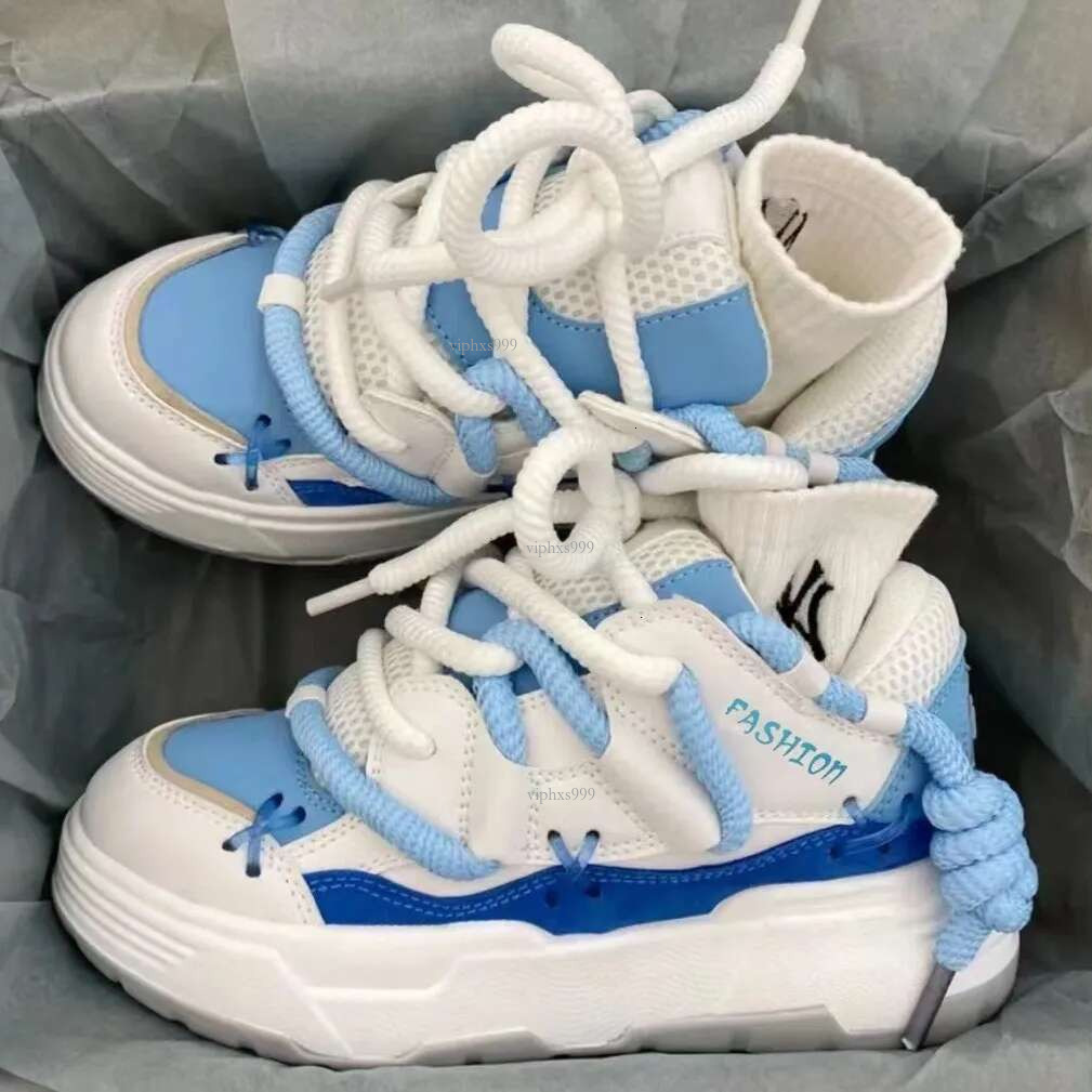 2025 New Designer Board Shoes Outdoor Casual Bread Sports Niche Fashion Women's Shoes Classic Running Men's Shoes