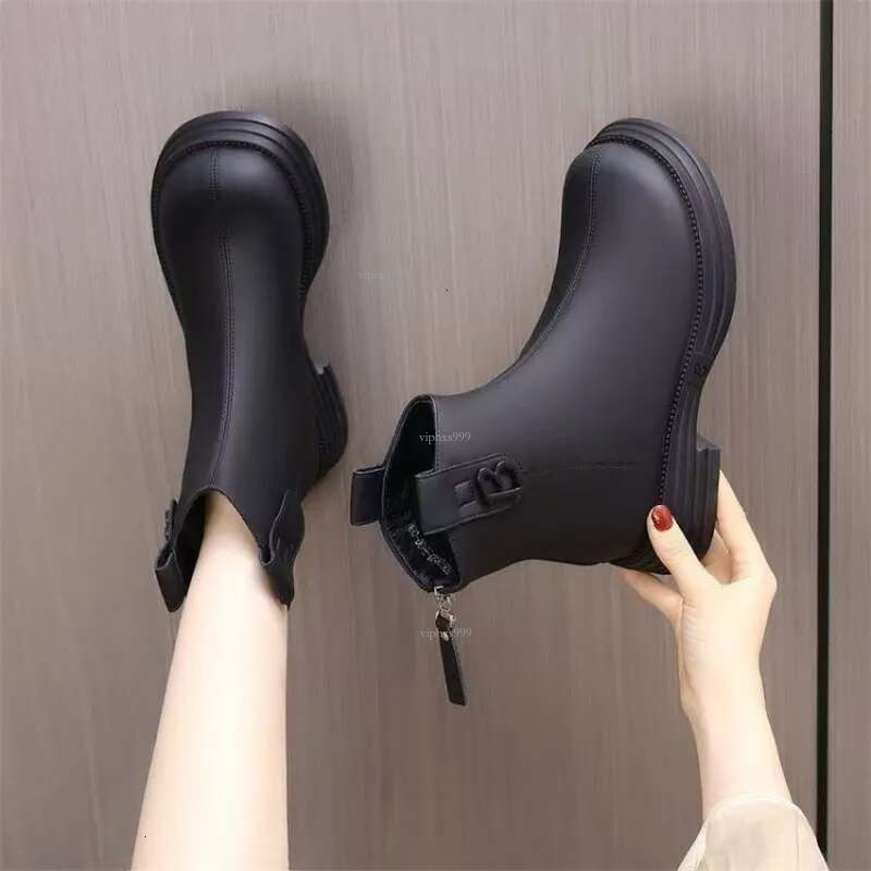 New Free Shipping Designer Shoes 2025 Autumn/winter Short Boots Women's British Rad Martin Stylish Flat Shoes