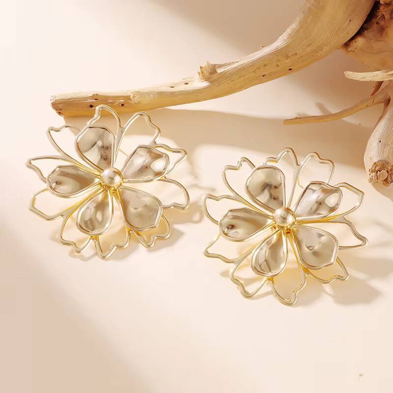 Jewelry High-Grade Exaggerated Leng Yan Love Square Ring Earrings Fashion Dangle Earrings Flower Earrings