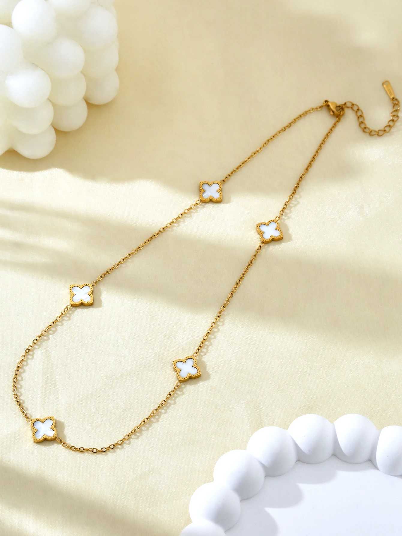 Luxury Korean Temperament Charm Stainless Steel 18K Gold-Plated White Mother-Of-Pearl Lucky Four-Leaf Clover Necklace For Women Y251112