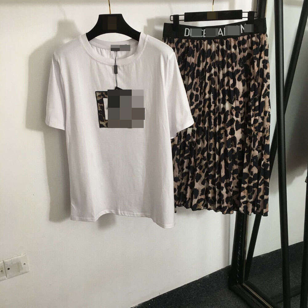 2024 New Nanyou Versatile Fashion Set Letter Patch Short Sleeve T-shirt Leopard Print High Waist pleated Half Skirt