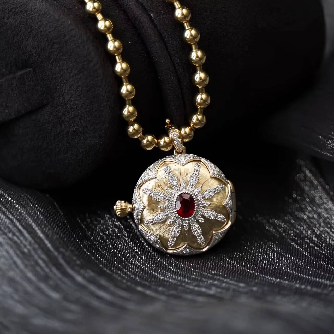 Classic 18K Yellow Gold White Gold Pocket Watch Photo Locket Natural Pigeon Blood Ruby Natural Diamond Pendant Jewelry Women