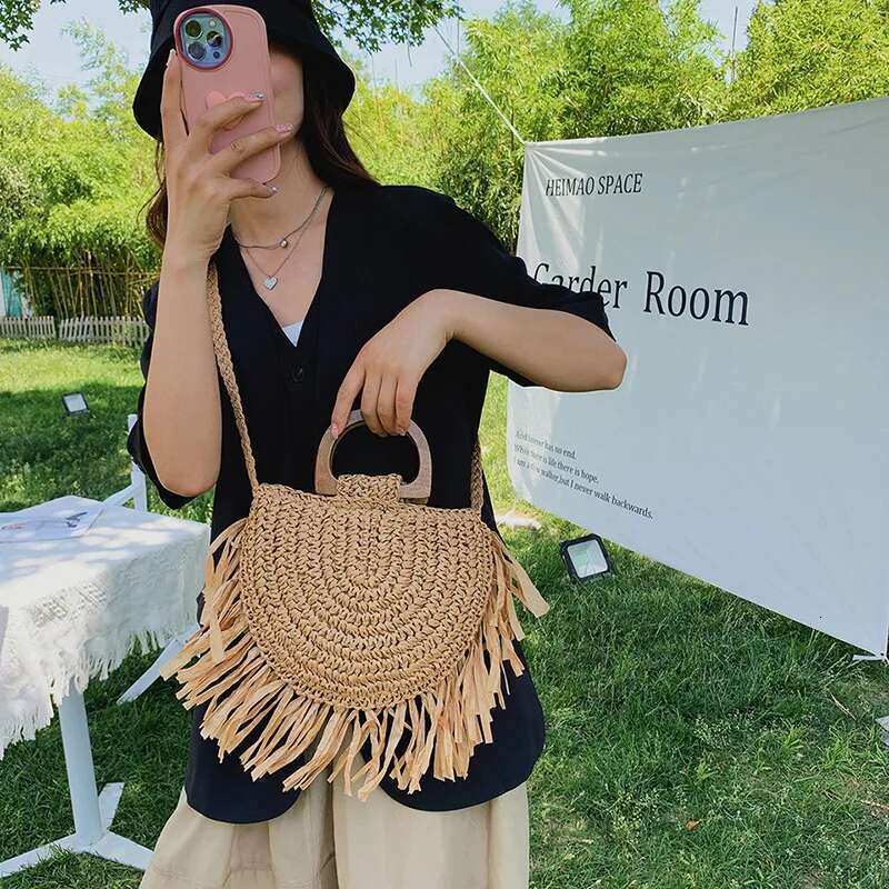 Handmade Beach Bag Fashion Straw Woven Shoulder Messenger Bags Women's Saddle Crossbody Bag Summer Beach Female Tassel Handbag Kq1
