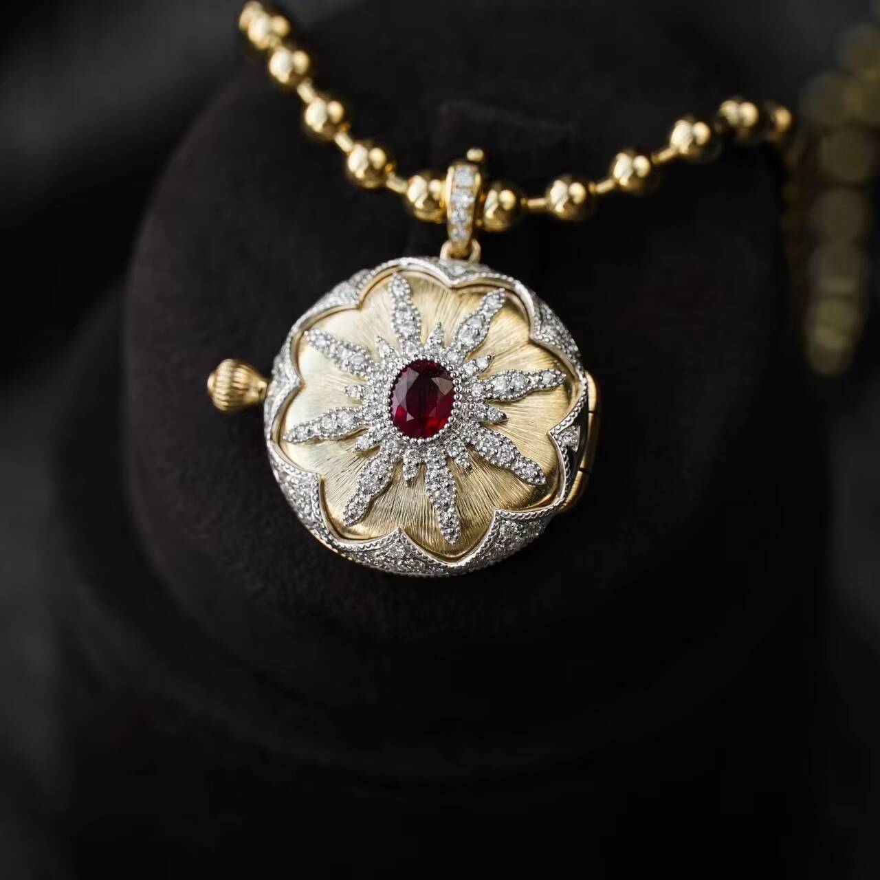 Classic 18K Yellow Gold White Gold Pocket Watch Photo Locket Natural Pigeon Blood Ruby Natural Diamond Pendant Jewelry Women