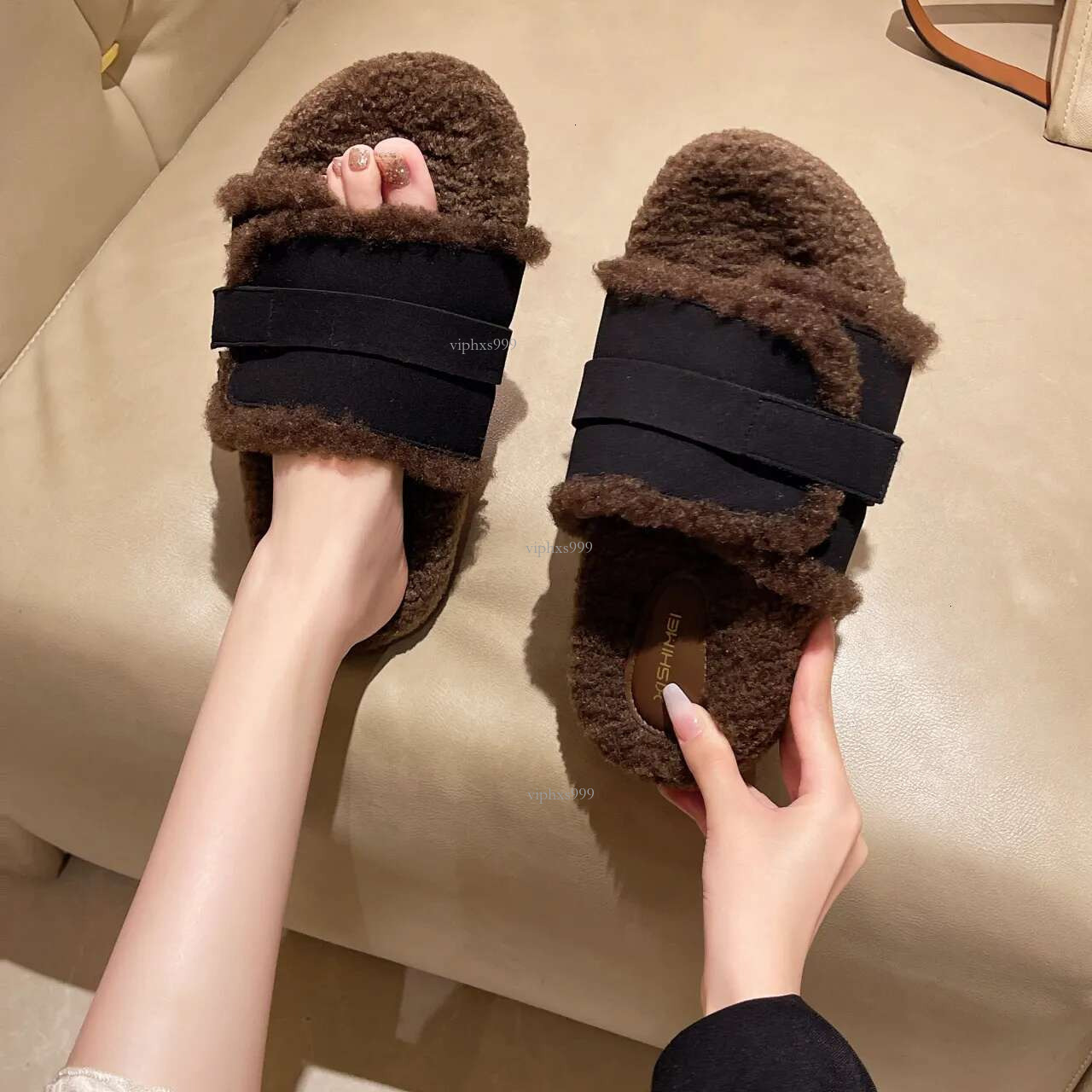 Korean Version Of Female Autumn And Winter Wear Wool Slippers 2025 Network Red New Designer Shoes Non-slip Thick Sole Wool Straight Cotton Outdoor Mop