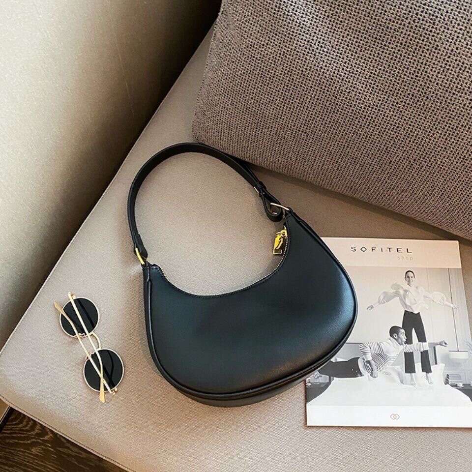 Underarm bag for women in summer, single shoulder, hand-held, niche design, stick 2025new crescent ins women's bag, high-end feel
