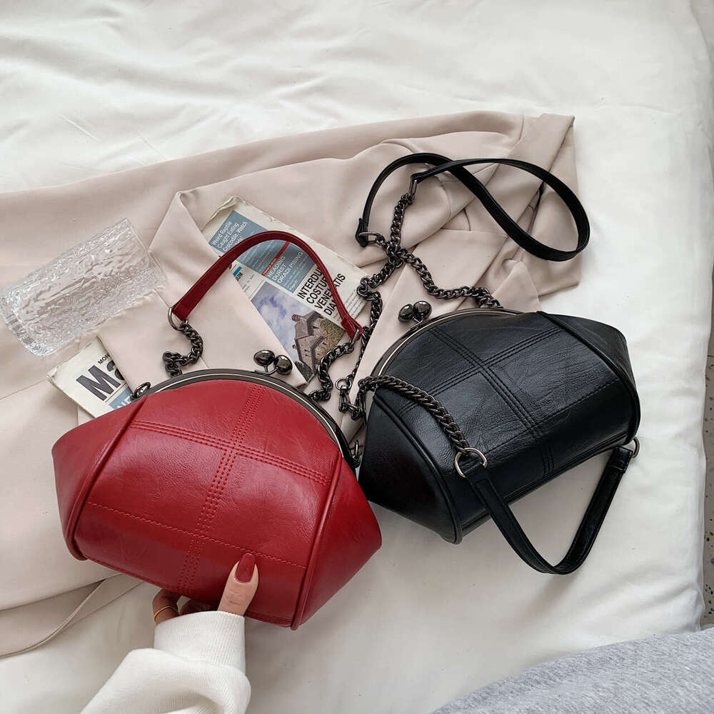 2022 New Fashion Single Shoulder Handheld Fresh and Sweet Crossbody Clip Mouth Women's Bag