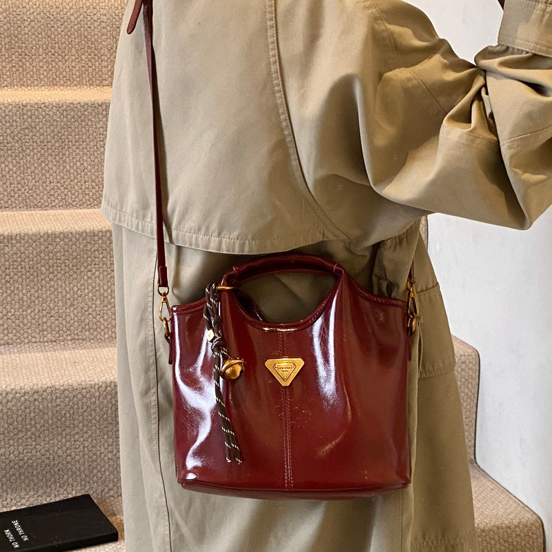 2025S Designer Women S Bag Handheld Small For Women New Crossbody Bag Fashionable High End Water Bucket Bag