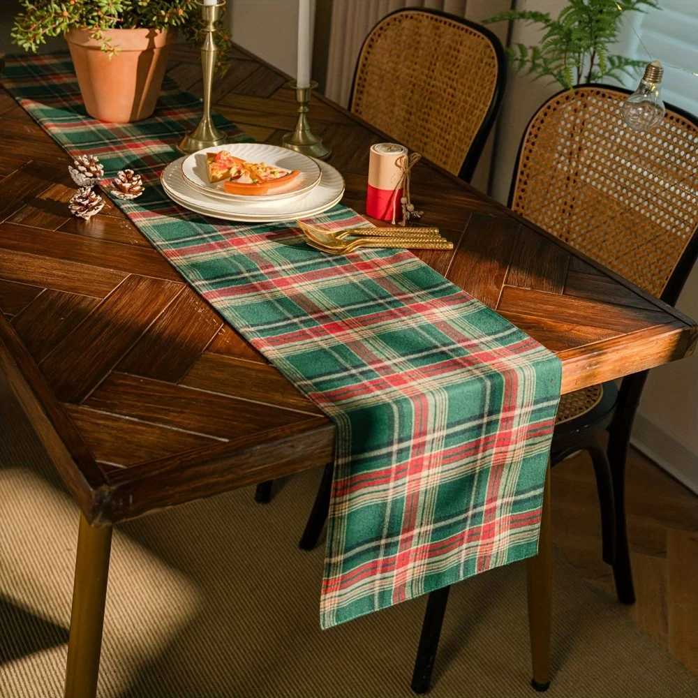 Christmas 1pc Festive Green Gradient Plaid Table Runner - Christmas Holiday Decor Perfect for Christmas and Winter Celebrations Y251113