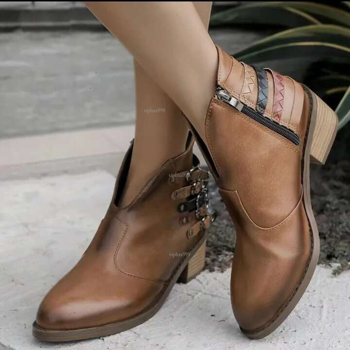 2025 New New Shoes With Rivets Five Belt Buckle High Top Shoes Designer Shoes Thick Root Women's Ankle Boot Sneakers