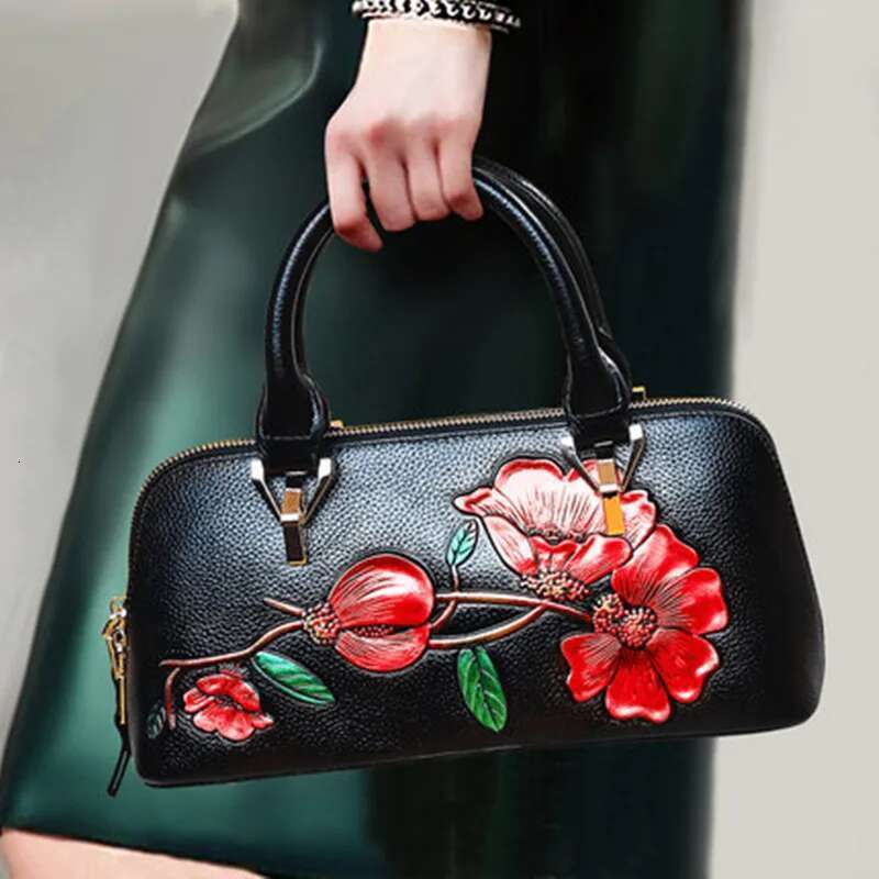 Genuine Leather for Women New Fashion Temperament Small Handbag Shoulder Messenger Dress and Cheongsam Banquet Bag