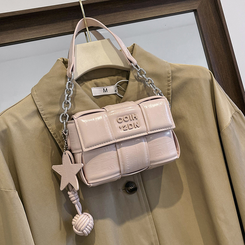 2025S Designer Women S Bag Knitted For Women New Trendy Crossbody Bag Niche Versatile High End Trendy Simple Letter Small Square Bag