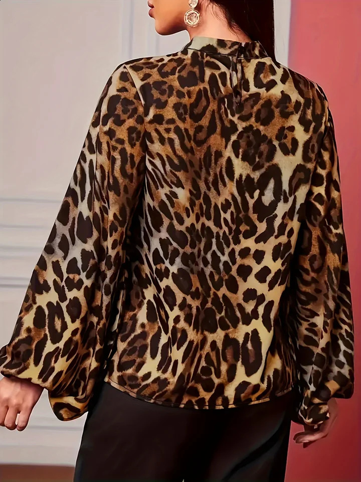 Womens elegant leopard print checkered nightcap with simulated collar on the back 250410