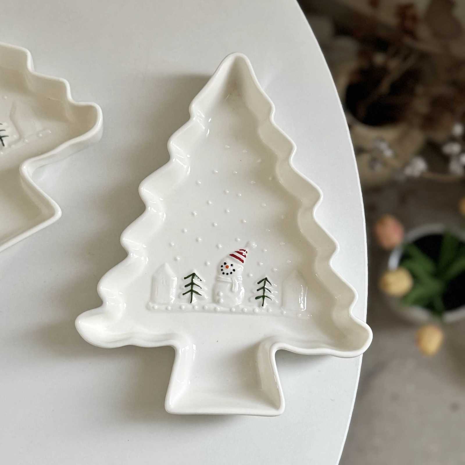 Christmas Christmas Tree Ceramic Plate Snowman Coffee Mug Dessert Snack Storage Tray Service Plate Kitchen Baking Tool Home Decoration Y251113