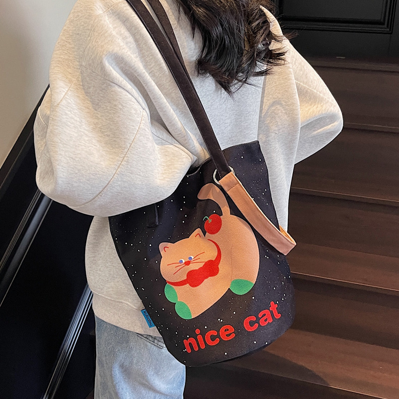 2025S Designer Women S Bag Fashionable Lazy Bucket Large Capacity Women S New Fashion Illustration Shoulder Bag College Student Artistic Crossbody Bag