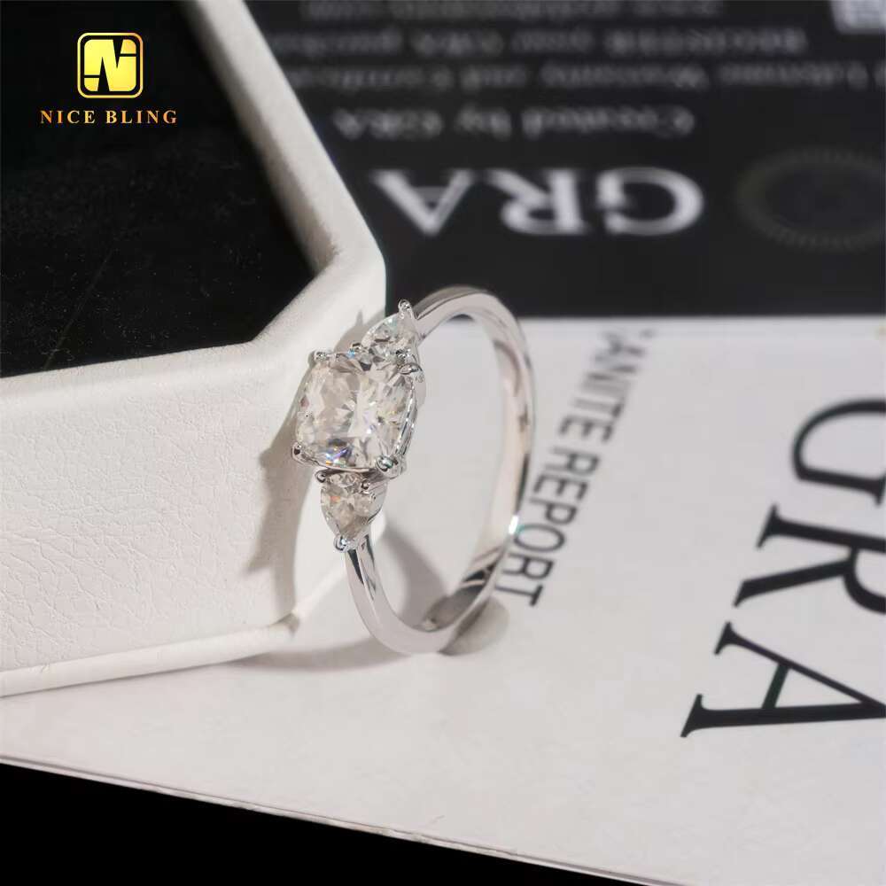Romantic Women Wedding Rings Iced Out Jewelry Diamond 925 Silver 6.5mm 4Prongs Cushion Cut Moissanite Engagement Ring for Women