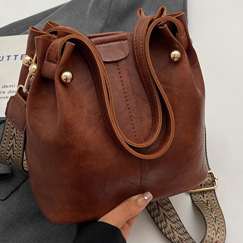 2025S Designer Women S Bag Fashionable And Simple Large Capacity Handbag For Women New Texture Bucket Bag Wide Strap Single Shoulder Crossbody Bag