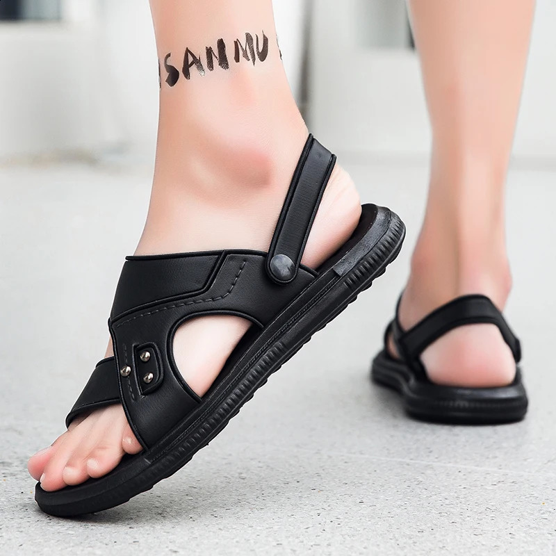 Fashionable mens sandals breathable slippers mens summer sandals mens casual beach shoes mens business leather sandals 250408