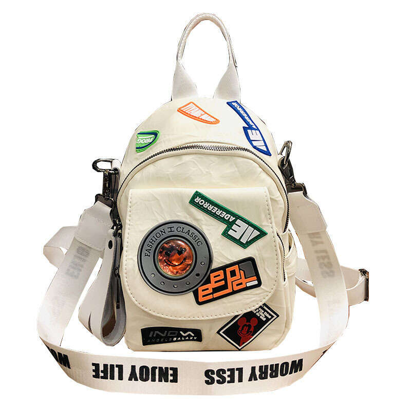 Backpack for girls with Japanese and Korean style pleated high aesthetic badge design, trendy casual shoulder bag