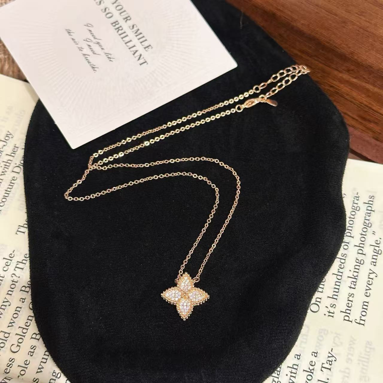 Alphabet Clover Pendant Necklace Luxury Designer Jewelry for Women