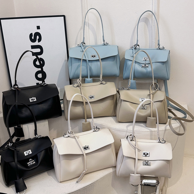 2025S Designer Women S Bag Advanced Texture Kelly Simple Shoulder New Tote Women S Large Capacity Commuter Fashion Underarm Bag