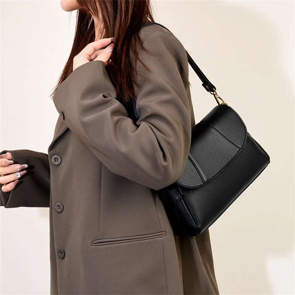 Classic Crossbody Bag Sleek And Minimalist Design Made From Durable Leather Comfortable Adjustable Strap Versatile Accessory