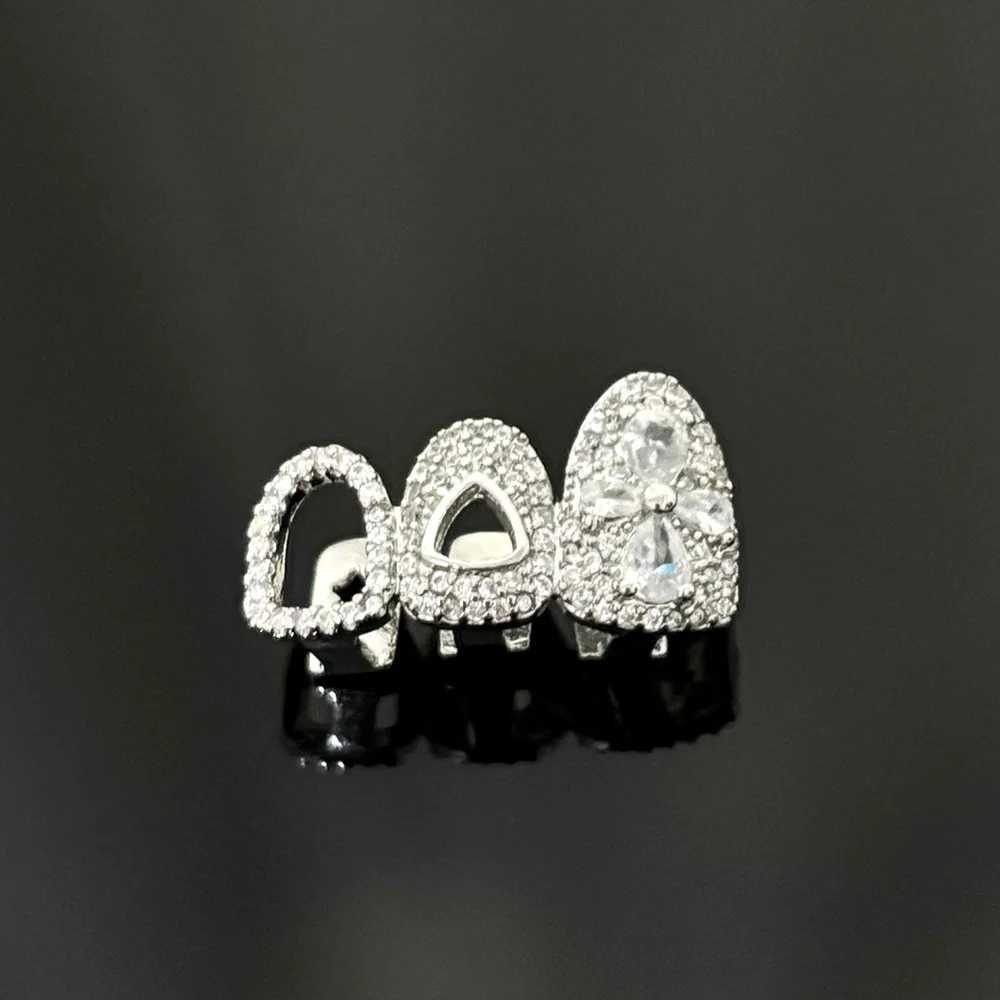 Rachelz Retro Three Hollow Full CZ Stone Tooth Hat Mens Fashion Flower Zircon Charm Tooth Grill Jewelry Role PlayXJ250412