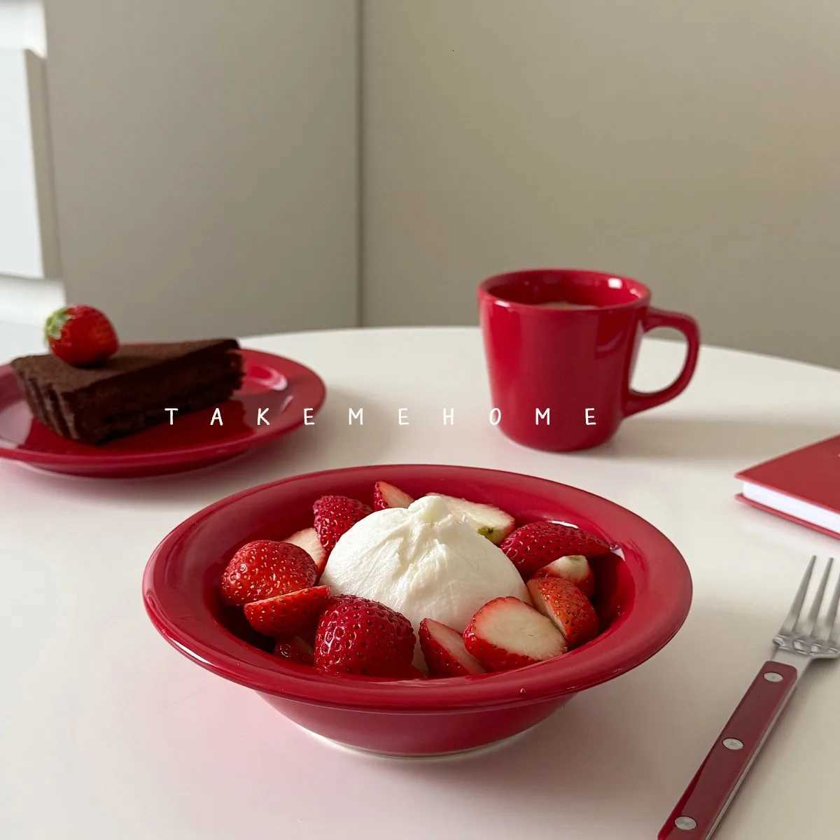 Christmas Festive Atmosphere Red Series Tableware Beautiful Christmas Plates Bowls Cups New YearS Celebration Y251113