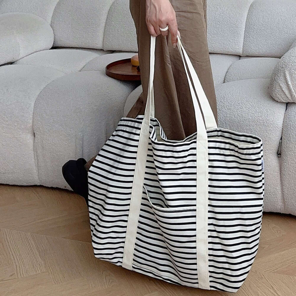 Large capacity striped tote new fashionable and versatile shoulder canvas shopping bag, commuting bag
