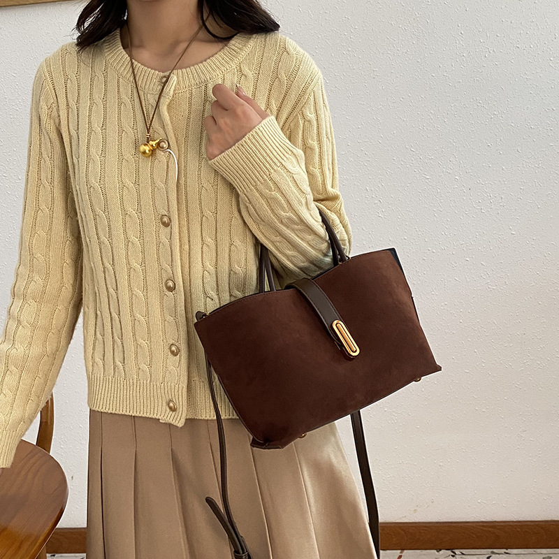 2025S Designer Women S Bag High End Handbag Autumn New Casual Handbag Versatile Single Shoulder Crossbody Stylish Tote Bag