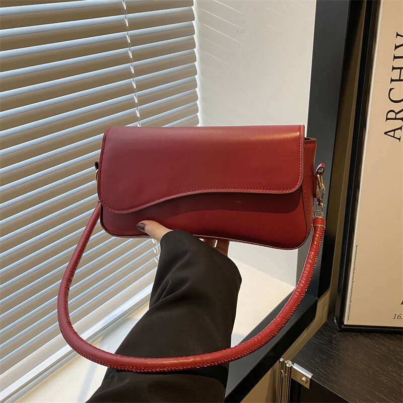 A niche single shoulder underarm for women, casual soft leather handbag, stylish and versatile crossbody bag