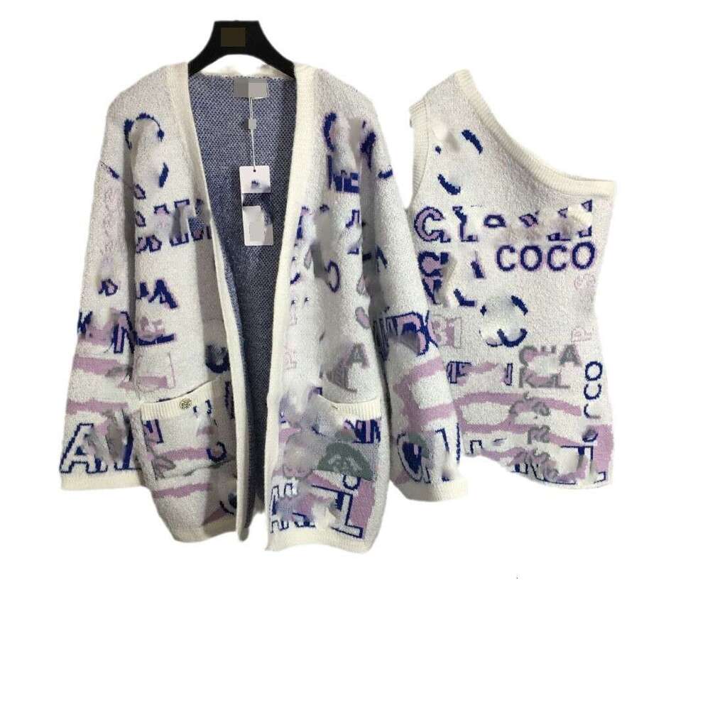 25 Autumn/Winter Nanyou New Set with Letter Printed V-neck Long Sleeve Knitted Cardigan+Diagonal Shoulder Dress