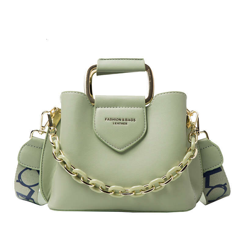 2023 new bucket Korean version shoulder handbag chain commuting crossbody Women's small bag