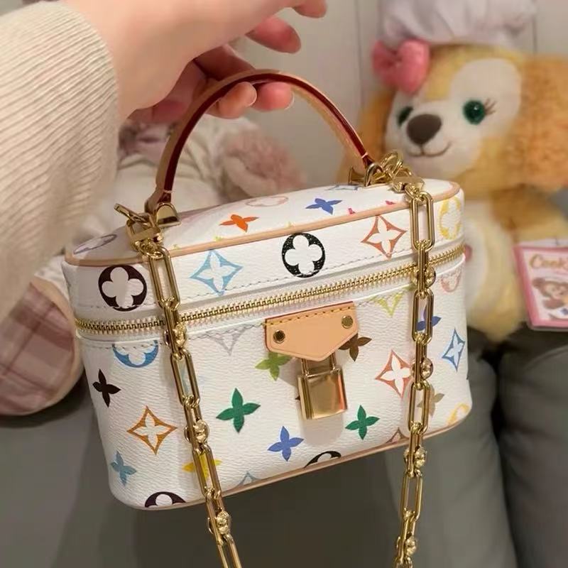 10AClassic luxury cosmetic bags, embossed handbags, brand-name cosmetic crossbody bags, chain bags, wandering boxes, travel bags, cosmetic bags, wallets