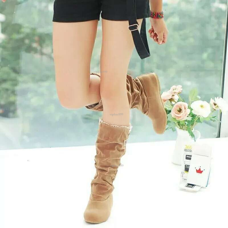 New free shipping designer shoes Large flat bottomed round toe mid tube lace suede women's boots, fashionable pleated Martin boots