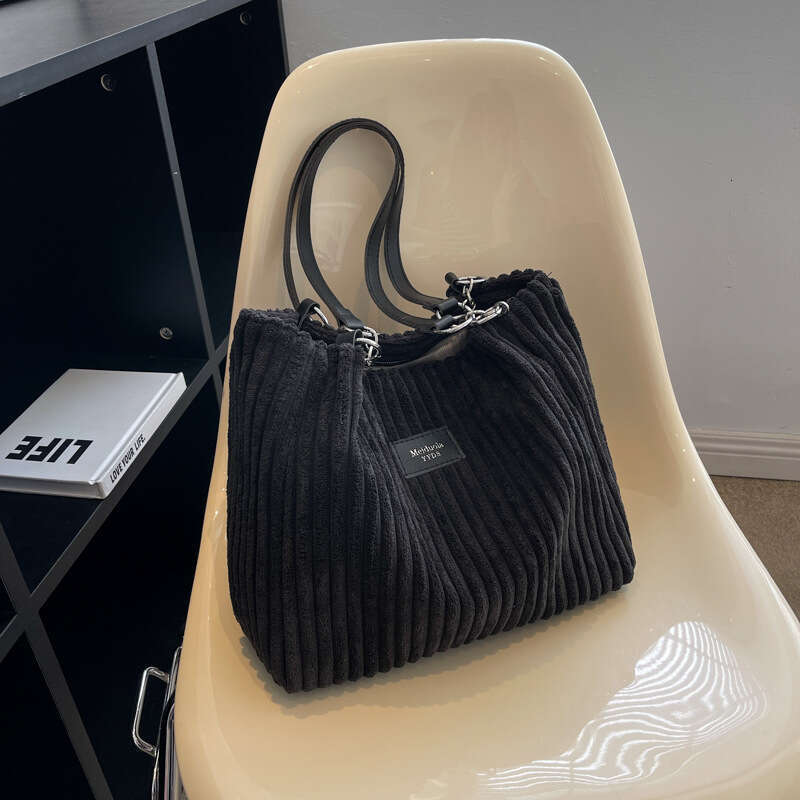 Velvet 2025 Autumn New Large Capacity Chain Underarm Tote Women's Single Shoulder Commuter Bag