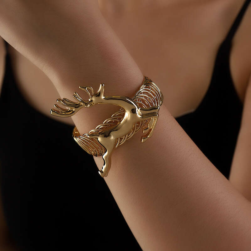 Cross-Border Amazon Middle East Modern Simple Deer Necklace Bracelet Jewelry Set Finished Goods Wholesale