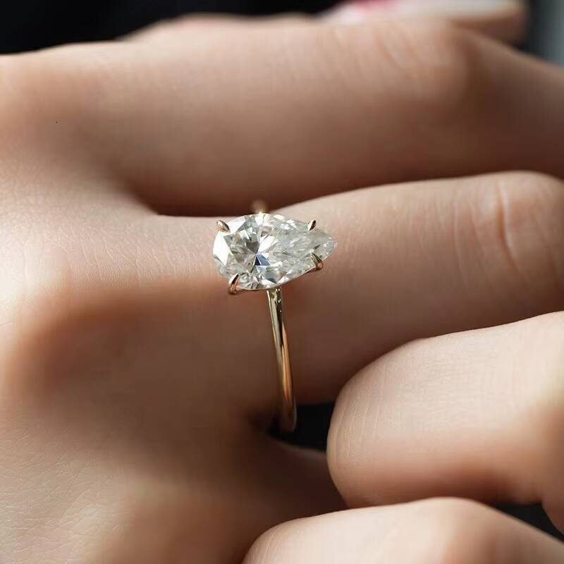 Customize Fine Jewellery 2ct Pear Cut 14K Gold Moissanite Engagement Ring