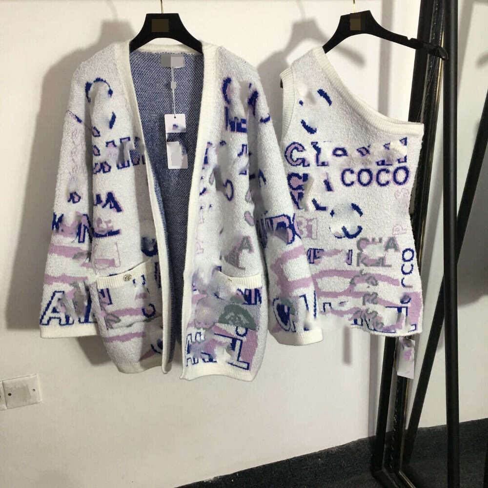 25 Autumn/Winter Nanyou New Set with Letter Printed V-neck Long Sleeve Knitted Cardigan+Diagonal Shoulder Dress