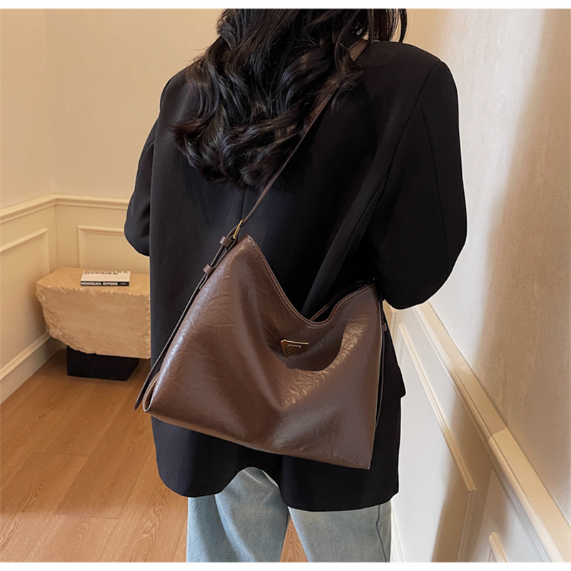free shipping designer bag for women ladioes 2025 new high end commuting fashionable versatile crossbody bag single shoulder armpit bag for daily outf